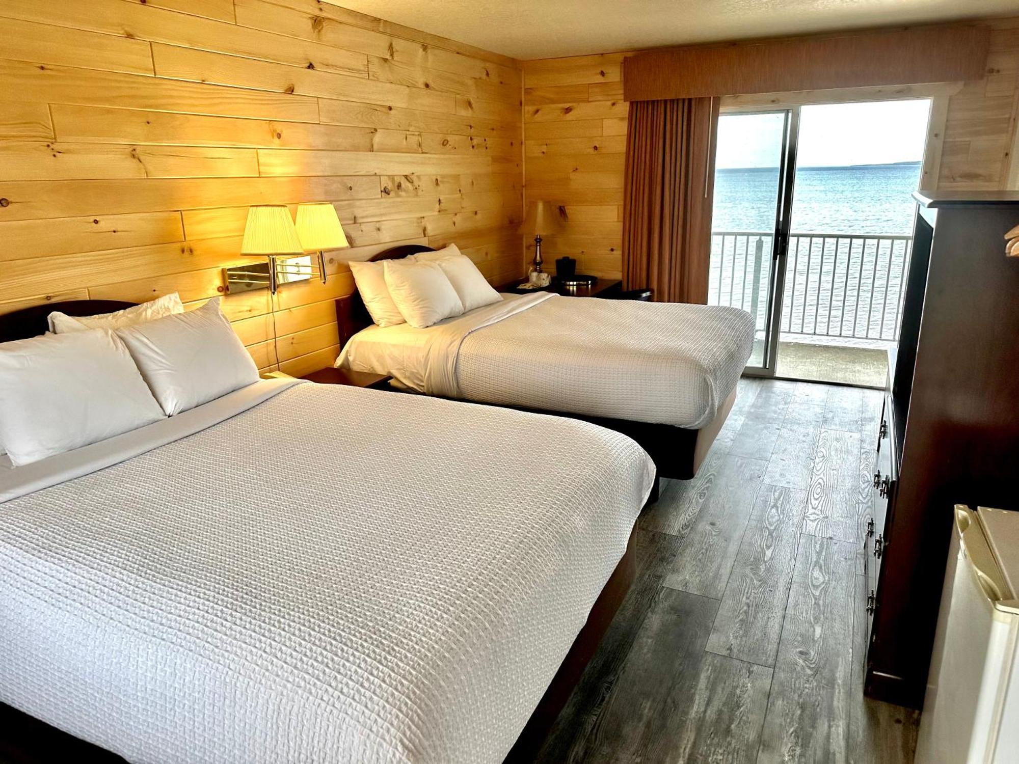 Bridgeview Motel Mackinaw City Esterno foto
