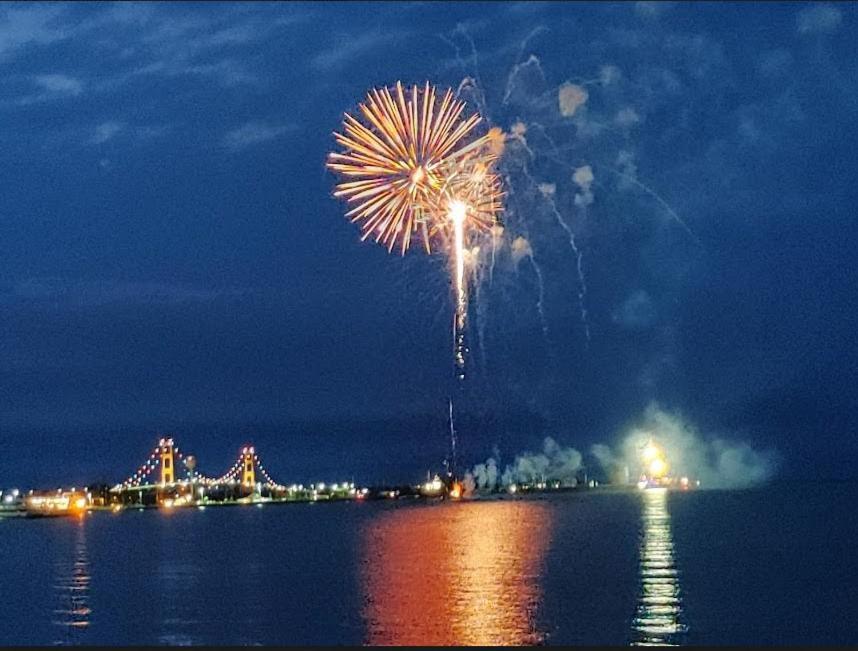 Bridgeview Motel Mackinaw City Esterno foto