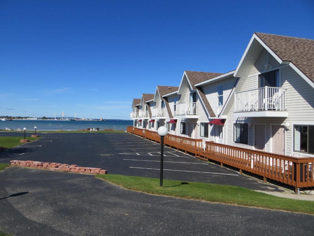 Bridgeview Motel Mackinaw City Esterno foto