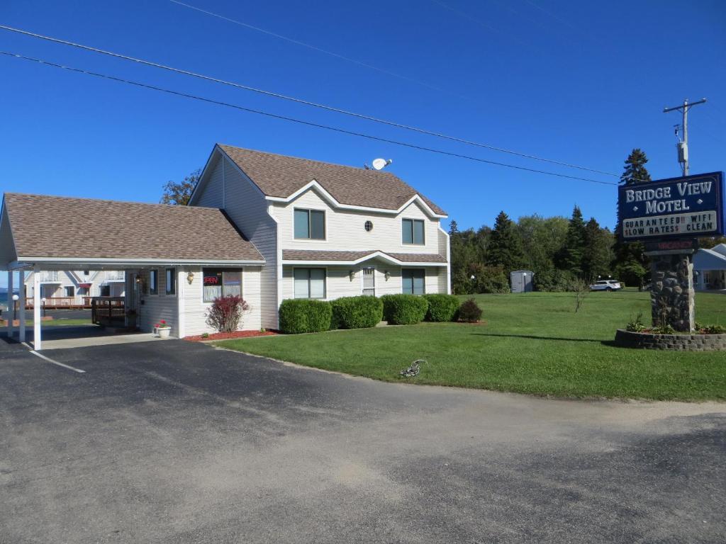 Bridgeview Motel Mackinaw City Esterno foto