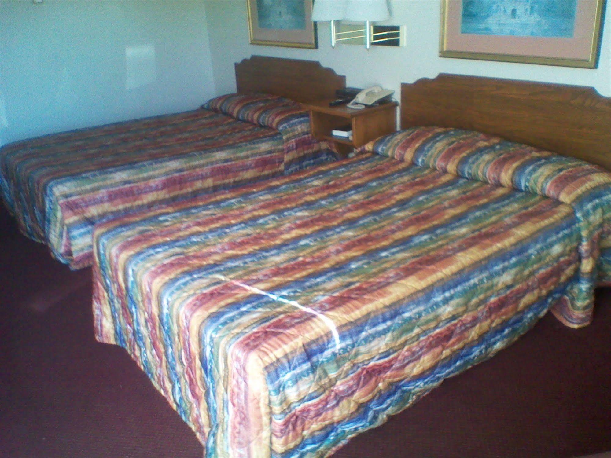 Bridgeview Motel Mackinaw City Esterno foto
